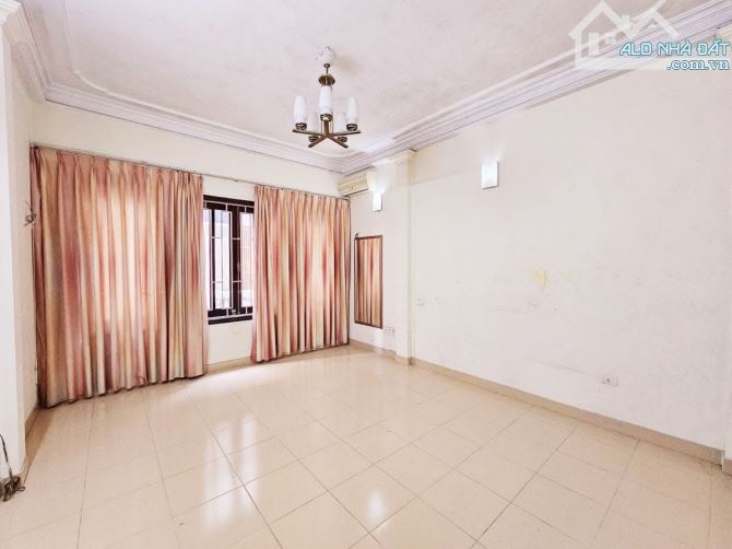 Bán Nhà Phố Nguyễn Chí Thanh, Đống Đa, Phân Lô - Ô TÔ TRÁNH - GẦN PHỐ 2 Thoáng 46m²*5tầng - 2