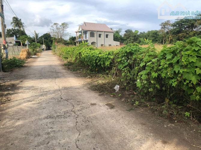 》B.án lô đất đẹp thuộc Suối Nghệ , Châu Đức ●DT : 121 x 40 . Sổ Riêng Sẵn 300m2 thổ cư ●Đư - 2