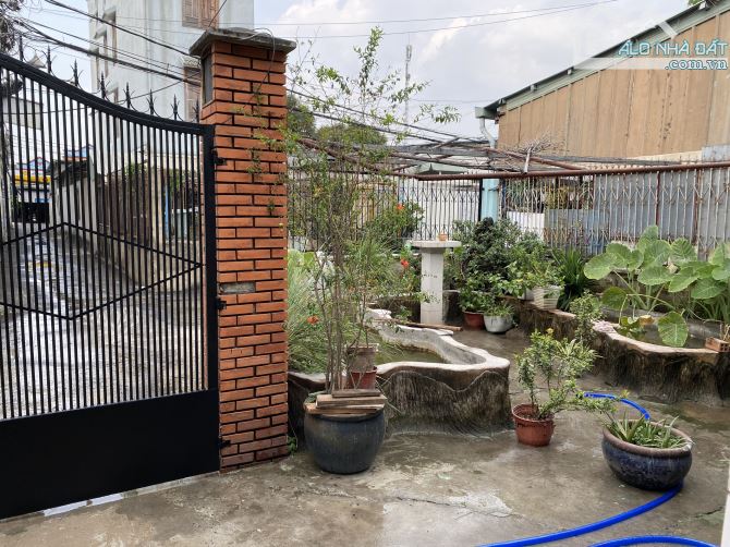 Cho thuê nhà hẻm oto, sân rộng, gara. 3pn, chỉ vài bước chân ra đường lớn Linh Xuân - 2