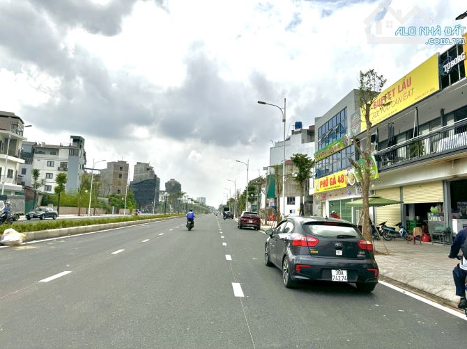 Mặt phố Hồng Tiến kéo dài, Lô đất Hoa Hậu xây Building, Vỉa hè đường 40m, Dt 320m2 MT 17m - 2