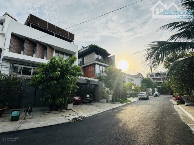 Bán nhanh khuôn đất VIP - mặt tiền đường Bùi Tá Hán, An Phú - 8x20 - Hầm 3 tầng - Gía 32tỷ - 2