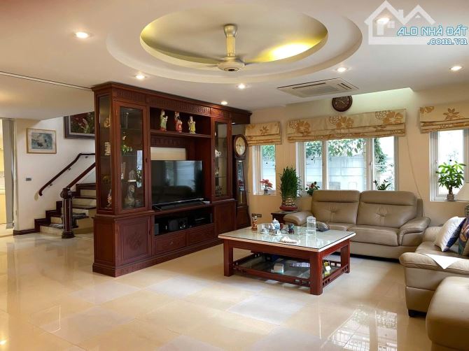 Cho thuê biệt thự Thành phố giao lưu, 200m2, 4 tầng, làm văn phòng, nhà ở. - 2
