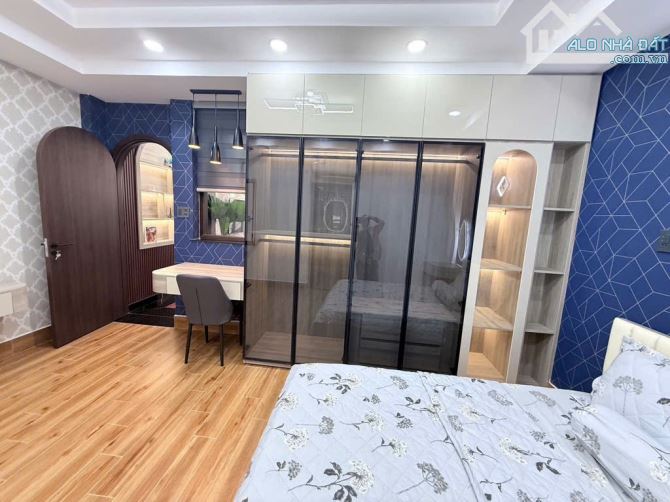 CỰC PHẨM GIÁP SÂN BAY  – NGANG 5M, 3 LẦU – NỘI THẤT XỊN SÒ - 9,9 TỶ - 2