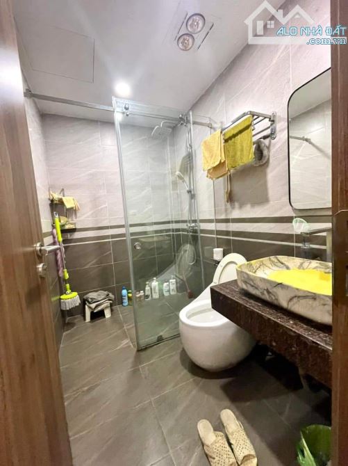 Việt Hưng - diện tích 56m 3tâng MT 5m - ô tô 7 chỗ tận nhà - chỉ 7tỷ ạ - 2
