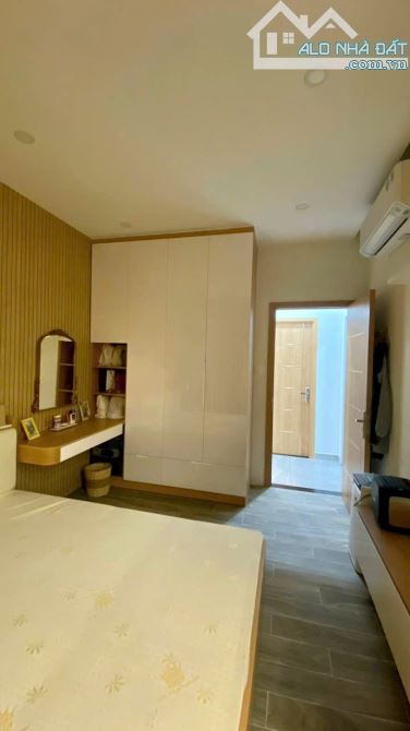 Bán nhà hẻm 8m đường Nguyễn Thiện Thuật – DT: 4.2 x 17m , 3 lầu đẹp , giá 20 Tỷ - 2