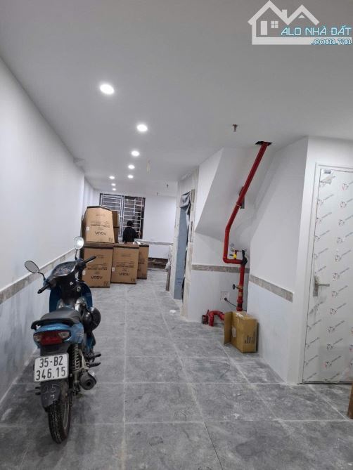 Tòa căn hộ 6 tầng thang máy trung tâm Cầu Giấy, 8 phòng full nội thất, pccc chuẩn đét - 2