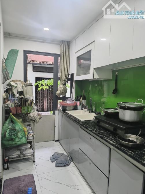 Chỉ 8 Tỷ  - Nhà Trung Tâm Q.3 - Dọn Vô Ở Liền - Lê Văn Sỹ  - 3 Tầng - HXH - 40M2 - 2