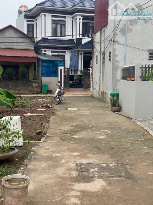 Bán 57,4 đất thôn Phi Liệt. Giáp kdt Xuân Cầu. Cách 30m ra trục chín aphan. Giá chỉ 2,4ty - 2