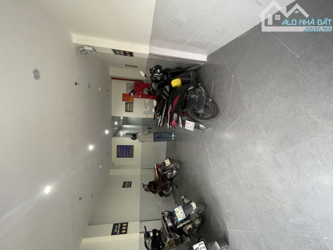 Bán toà CHDV Phú Diễn,70m2,7T với 17p KK, ô tô đỗ cổng, 2 thoáng, dòng tiền 80tr/T. Hơn 13 - 2