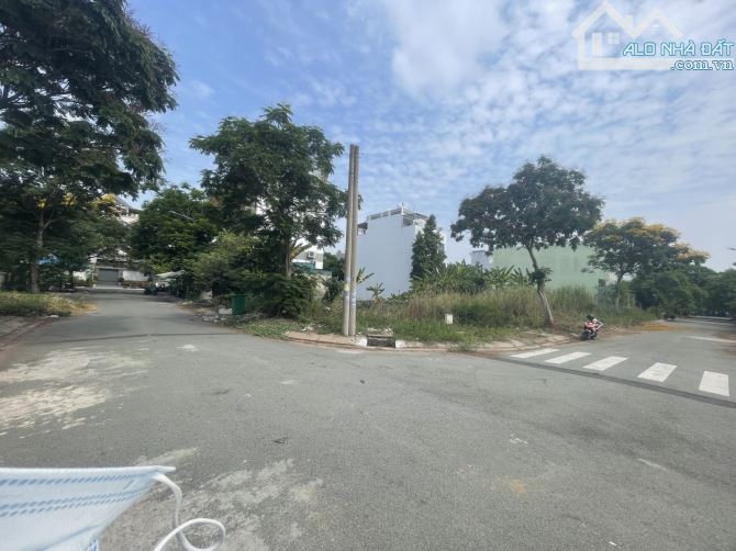 Bán đất nền quận 8, ngang 11 dài 20, khu dân cư đồng bộ, được xây 5 tầng,lô gốc 2 mặt tiền - 2