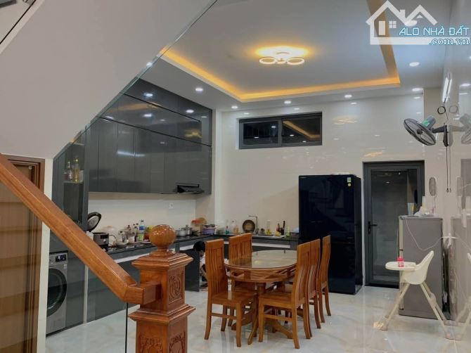 Đường rộng 12m - KDC Long Sơn - Long Bình - Quận 9 - Nhà 4 Tầng - 105m2 - 2