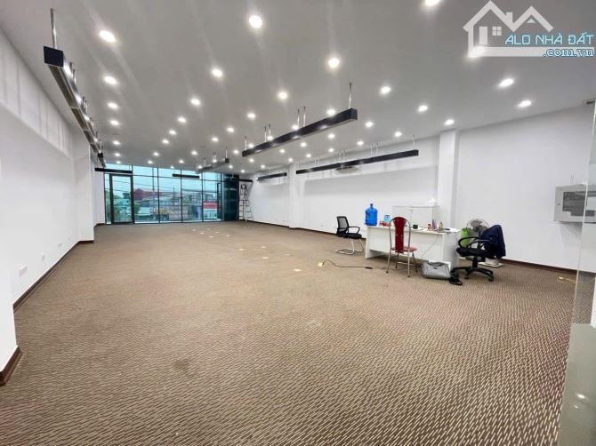 Cho thuê căn nhà 3.5 tầng mặt đường đôi Nguyễn Lương Bằng, TP HD, 217m2, mt 8.1m, KD tốt - 2