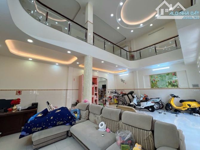 BIỆT THƯ TÂN PHÚ, KHU BÀN CỜ LŨY BÁN BÍCH  NGANG 12M -, DT: 250M2 - 4 TẦNG, GIÁ TỐT; 31 TỶ - 3