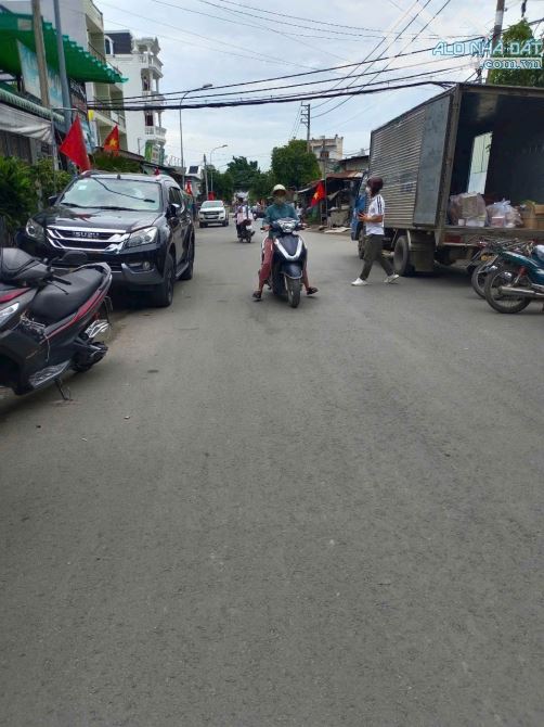 Nhà đẹp 2 Tầng, Mặt tiền đường Trần Thị Hè, đường 12m. DT: 4.5x18.5m. Giá 6.8 tỷ TL - 3