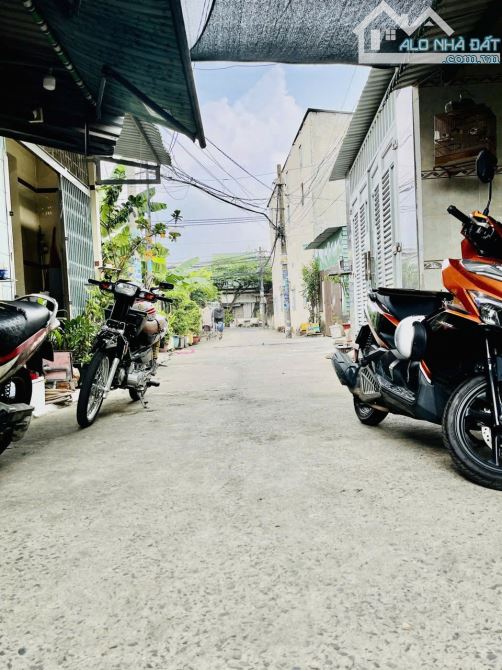 BÁN GẤP 2 DÃY TRỌ – 157m2 XE HƠI ĐẬU CỬA – NGAY TÔ KÝ - CHỢ NGÃ 3 BẦU - 6 tỷ 8 - 3