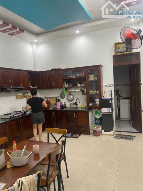 Bán nhanh nhà 72m2.3 tầng. Đ/số 8.BHHB. Bình tân. Chỉ 5.3T - 3