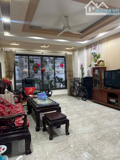 Nhà Xuân La - Phân Lô- Vĩa Hè - Ô Tô tránh- Kinh doanh Diện tích rộng, mặt tiền 6m - 3