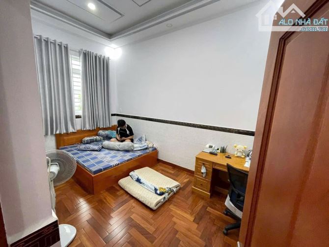 Quận 7 - Bán gâp nhà C4- 223m2 - Sát mặt tiền Gò Ô Môi - Giá 9.6 tỷ - 3