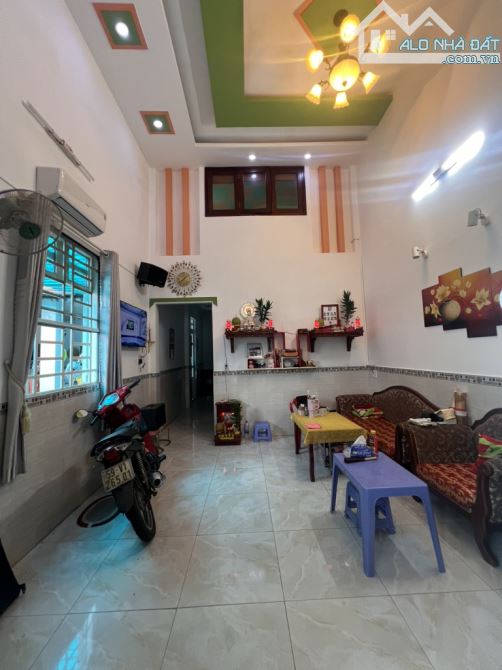Nhà đẹp giá rẻ Nguyễn Thị Thảnh, Hóc Môn, Gần chợ Gà. DT 84m2 nở hậu tài lộc. Đương 4m. - 3