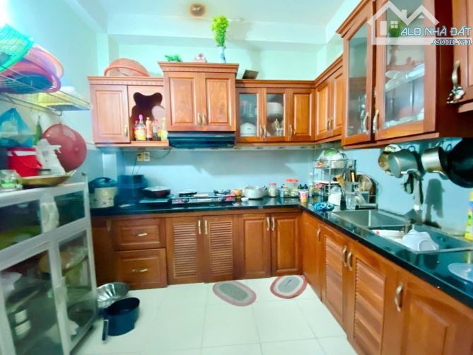 👉Bán Nhà: Đường Lạc Long Quân, 🌿P 10 Tân Bình Ngang 7M , 4 Tầng,  🌿Giá chỉ 12TỶ , Hẻm Ô - 3