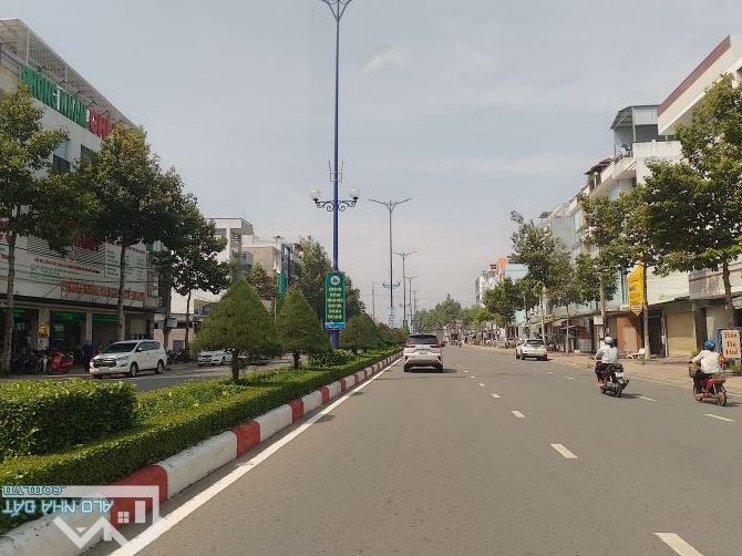 Bán 2 Nền Liền Kề Mặt Tiền Hùng Vương DT : 10 x 24 = 240m2 Đất Thở Cư 100%. - 3
