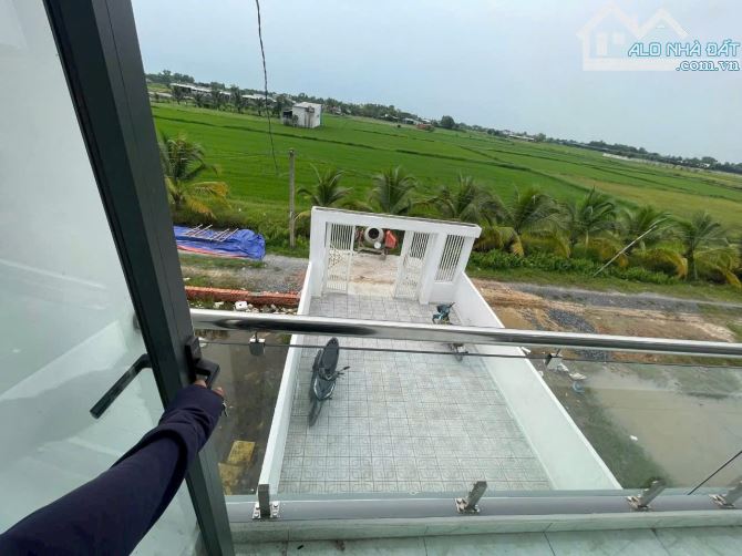 Bán nhà lầu Đức Hòa Thượng cách TL824 chỉ 800 mét sổ riêng giá 1 tỷ 950 triệu - 3