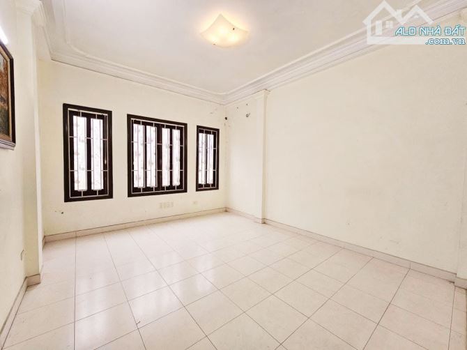 Bán Nhà Phố Nguyễn Chí Thanh, Đống Đa, Phân Lô - Ô TÔ TRÁNH - GẦN PHỐ 2 Thoáng 46m²*5tầng - 3