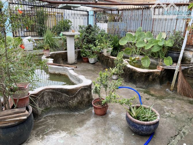 Cho thuê nhà hẻm oto, sân rộng, gara. 3pn, chỉ vài bước chân ra đường lớn Linh Xuân - 3