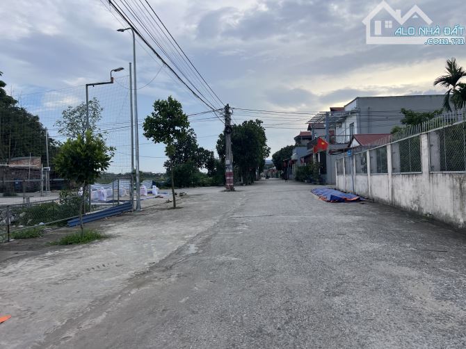 Chủ gửi bán lô đất đẹp trục chính đầu làng Bắc Thượng -Quang Tiến ,115m sẵn sổ đẹp . - 3