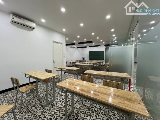 Cho thuê căn nhà 3.5 tầng mặt đường đôi Nguyễn Lương Bằng, TP HD, 217m2, mt 8.1m, KD tốt - 3