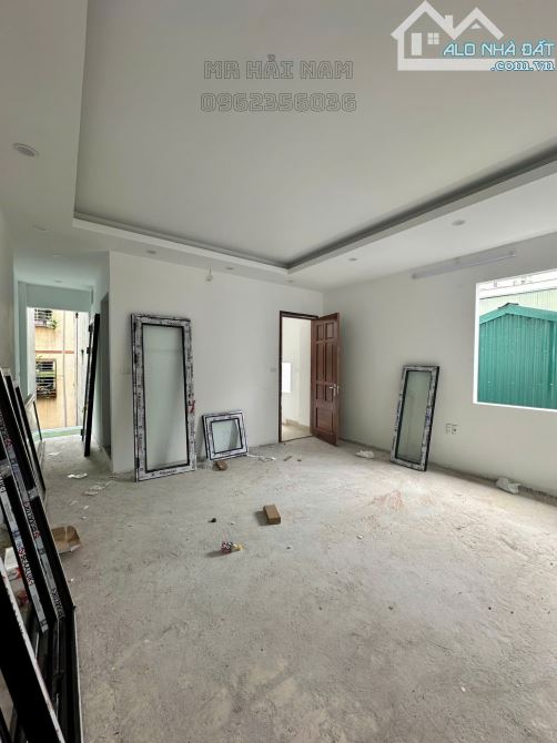 Hàng xóm Time City DT 45m2 5 Tầng - 30m ra phố ngõ thẳng tắp rộng rãi - Giá ngon 7,9 tỷ - 3