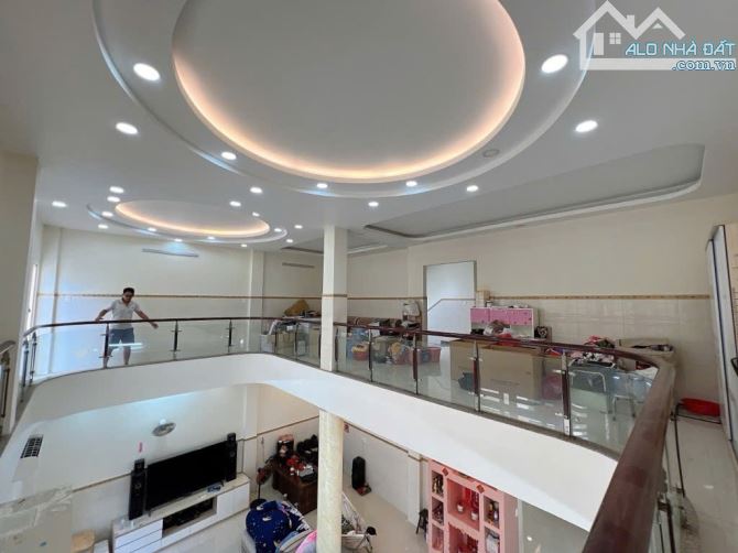 BIỆT THƯ TÂN PHÚ, KHU BÀN CỜ LŨY BÁN BÍCH  NGANG 12M -, DT: 250M2 - 4 TẦNG, GIÁ TỐT; 31 TỶ - 4