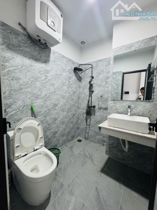 BÁN NHÀ 4 TẦNG TẠI BẮC TỪ LIÊM: DT 30M2 - NHÀ MỚI ĐẸP Ở LUÔN - TẶNG FULL NỘI THẤT - 4