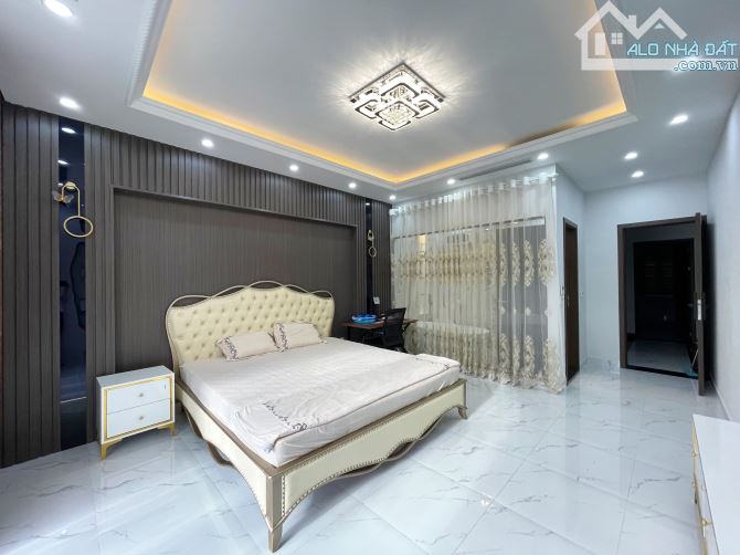 Nhà 5 tầng thang máy phân lô Văn Cao - 90m2 ngang 4.5m - Nội thất cao cấp - 4