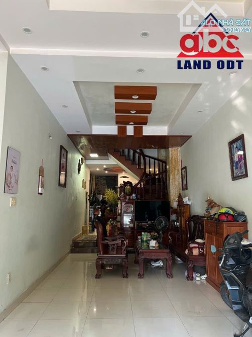 NP323 Bán nhà 3 lầu D2D ngay Trường Mn.Thống Nhất DTXD : 301m2 hoàn công cấp 2  ( Tặng toà - 4