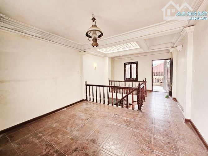 Bán Nhà Phố Nguyễn Chí Thanh, Đống Đa, Phân Lô - Ô TÔ TRÁNH - GẦN PHỐ 2 Thoáng 46m²*5tầng - 4