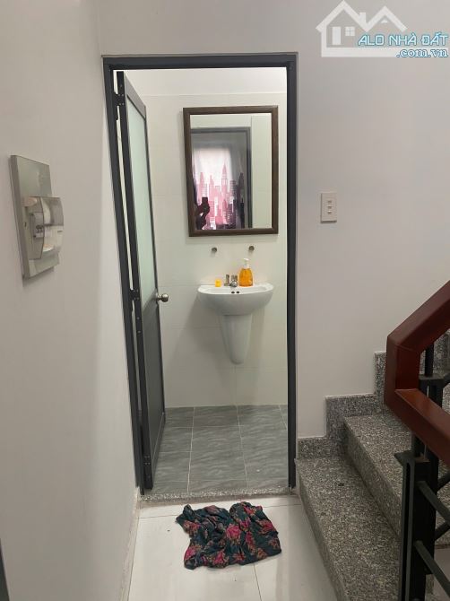 Bán nhà đẹp trục đường Nguyễn Văn Quá Quận 12, 3 tầng đúc, 2PN, chỉ 3.95 tỷ - 4