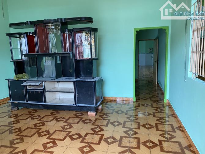 Cho thuê nhà hẻm oto, sân rộng, gara. 3pn, chỉ vài bước chân ra đường lớn Linh Xuân - 4