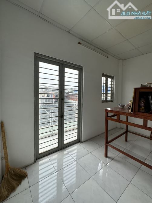 SÁT BÊN HAI BÀ TRƯNG - MẶT TIỀN ĐƯỜNG NGUYỄN BÍNH - CHỈ NHỈNH 4₫ - 4