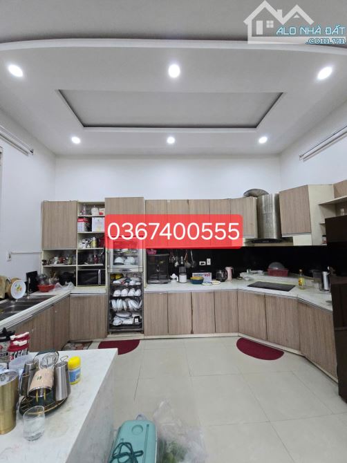 BIỆT THỰ VĂN QUÁN 231M2 4 TẦNG MTx10M, GARA 2 Ô TÔ, VỈA HÈ KINH DOANH, CHỦ CẦN GẤP, GIÁ TL - 4