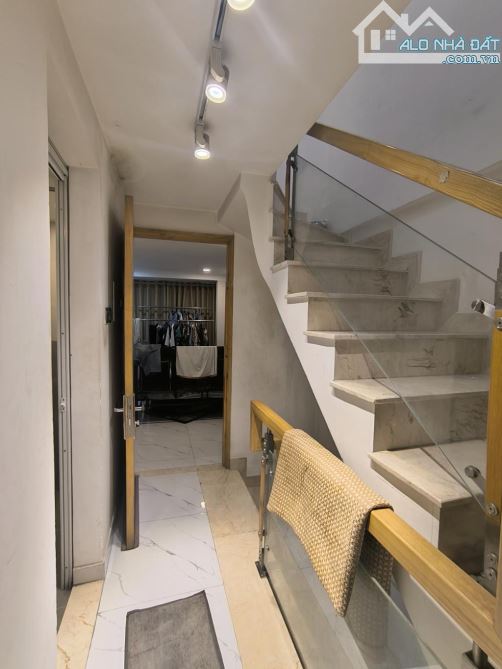 Chỉ 8 Tỷ  - Nhà Trung Tâm Q.3 - Dọn Vô Ở Liền - Lê Văn Sỹ  - 3 Tầng - HXH - 40M2 - 4