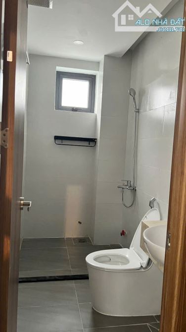 Cần bán nhà liền kề 4 tầng đường A1 Võ Văn Kiệt CVN Phuoc Long 2  , dt 100m2, có  sổ hồng - 4