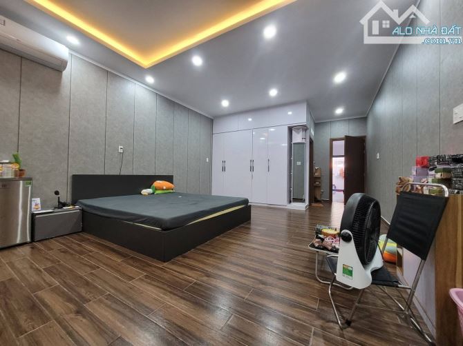 Đường rộng 12m - KDC Long Sơn - Long Bình - Quận 9 - Nhà 4 Tầng - 105m2 - 4
