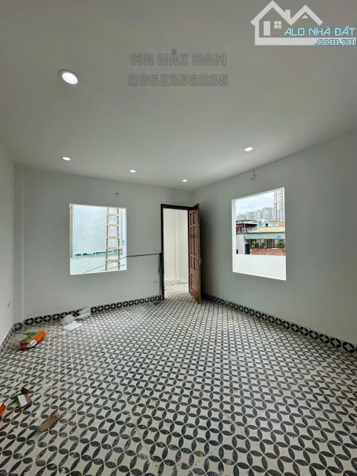 Hàng xóm Time City DT 45m2 5 Tầng - 30m ra phố ngõ thẳng tắp rộng rãi - Giá ngon 7,9 tỷ - 4