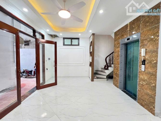 Nhà mới tại Cổ Nhuế - full nội thất - 6 tầng thang máy - 36m, mặt tiền 5,1m - 8,7 tỷ - 5