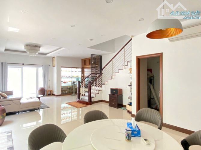 Cần Tiền Bán Gấp biệt thự khan hiếm đường Trần Não Q.2 - 9x25m 3 tầng - giá chỉ 47 tỷ. - 5