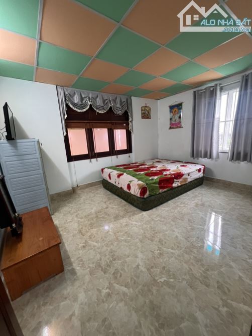 Nhà đẹp giá rẻ Nguyễn Thị Thảnh, Hóc Môn, Gần chợ Gà. DT 84m2 nở hậu tài lộc. Đương 4m. - 5