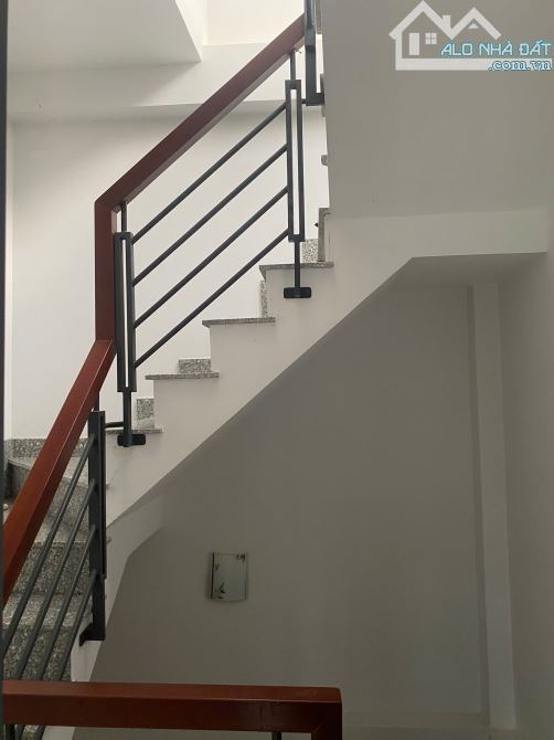 Bán nhà đẹp trục đường Nguyễn Văn Quá Quận 12, 3 tầng đúc, 2PN, chỉ 3.95 tỷ - 5