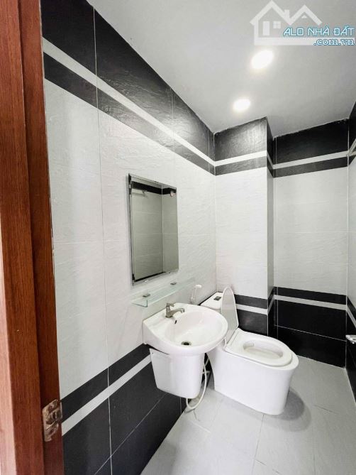 Bán nhà 5 tầng đường Dương Quảng hàm phường 5 quận gò vấp - 5