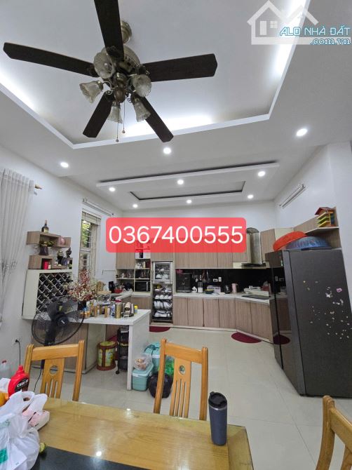 BIỆT THỰ VĂN QUÁN 231M2 4 TẦNG MTx10M, GARA 2 Ô TÔ, VỈA HÈ KINH DOANH, CHỦ CẦN GẤP, GIÁ TL - 5